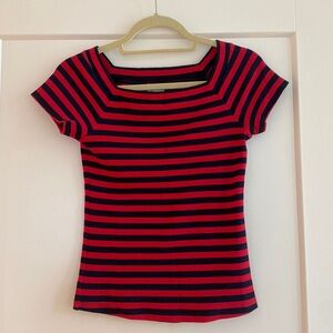 Flattering stretchy women’s strip classic top. Size xs but fits like a small.
